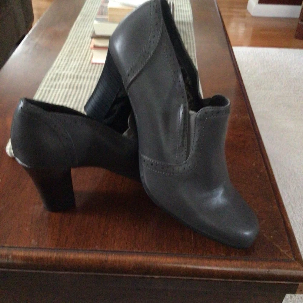 gray, Rialto, size 10M - Picture 1 of 4